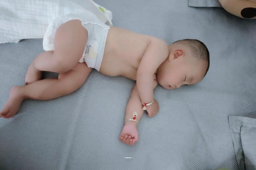 阿拉尔宝宝积食发烧怎么处理